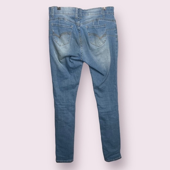 Fashion Nova Light Wash Skinny Jeans - Stretch Denim, Size 6 - Picture 3 of 4